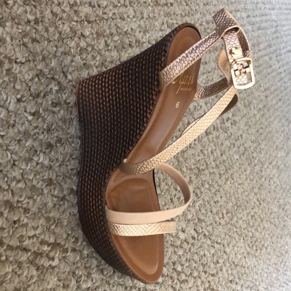 Italian wedge - Picture 3 of 3